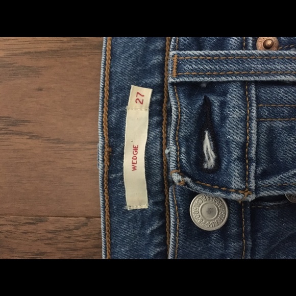 Levi’s wedgie blue jeans size 27 - Picture 5 of 6